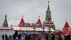 Jarmark Bożonarodzeniowy na Placu Czerwonym w Moskwie (zdj. ilustracyjne)