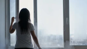 Jak wietrzyć mieszkanie w czasie mrozów? Wiele osób popełnia ten błąd 