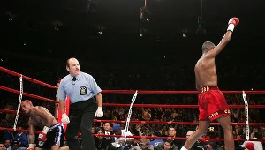 Steve Smoger prowadził w ringu m.in. walkę Feliksa "Tito" Trinidada, który posłał na deski Ricardo Mayorgę