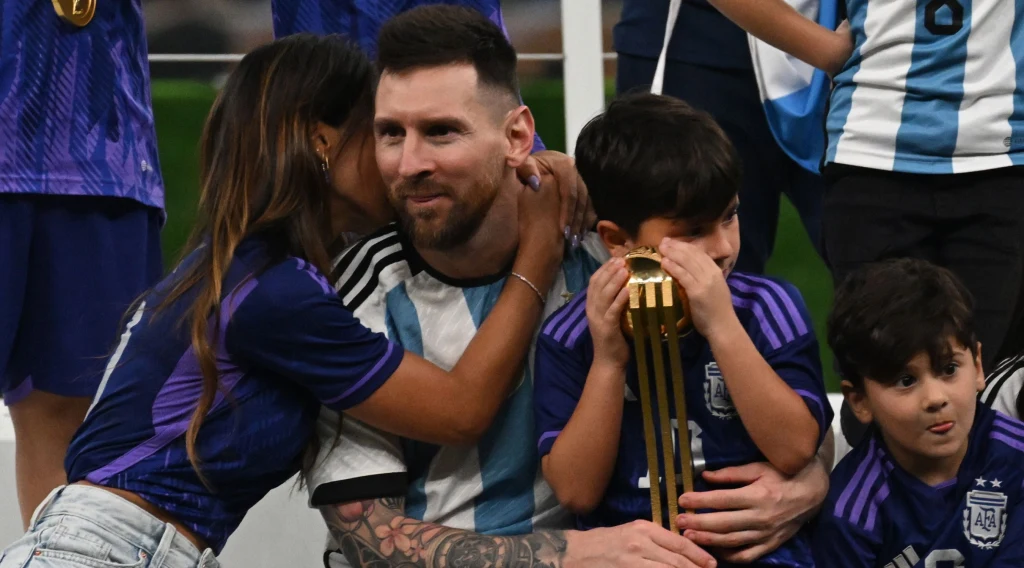 Antonella Roccuzzo i Leo Messi z synami