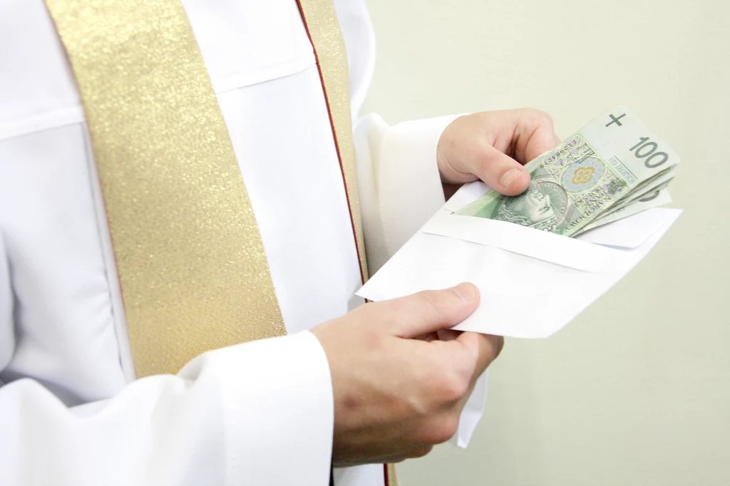 Coraz większemu gronu wiernych nie podoba się powiązanie Kościoła katolickiego z pieniędzmi 