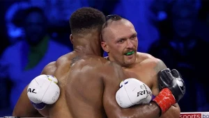 Ołeksandr Usyk w walce z Anthonym Joshuą
