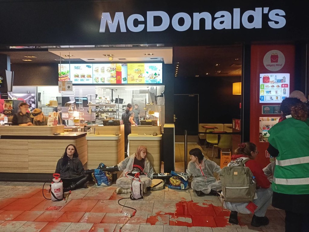 McDonald wykorzystuje rocznie 725 milionów kilogramów wołowiny. 