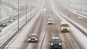 Nowe auta nie wiedzą co to śnieg. Kierowcy są zdani na siebie i dostają mandaty