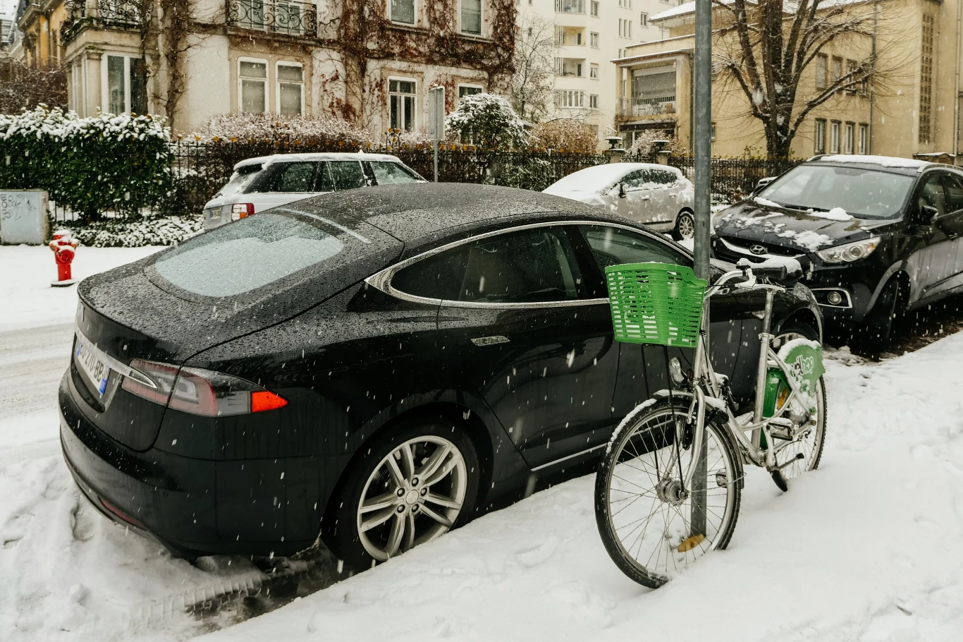 Tesla nie pierwszy raz sprawia kłopoty w zimie Tesla nie pierwszy raz sprawia kłopoty w zimie