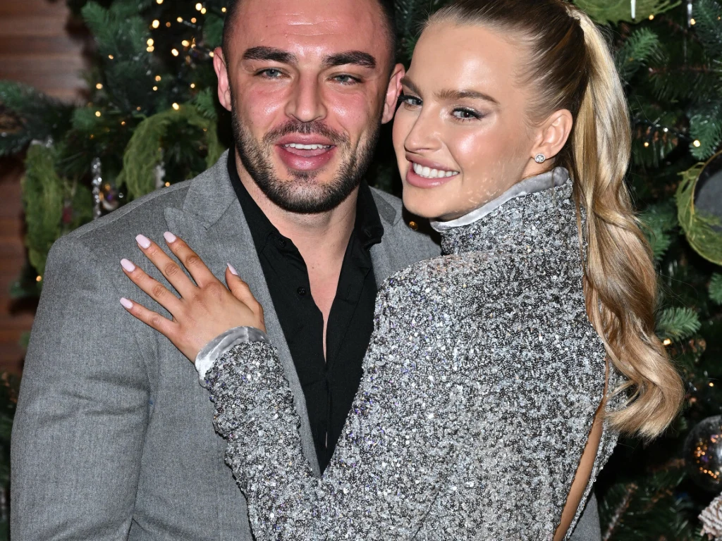 Karolina Pisarek, Roger Salla Karolina Pisarek, Roger Salla