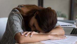 Negatywne skutki wypalenia zawodowego nie dotyczą tylko pracy. Obejmują każdą dziedzinę życia