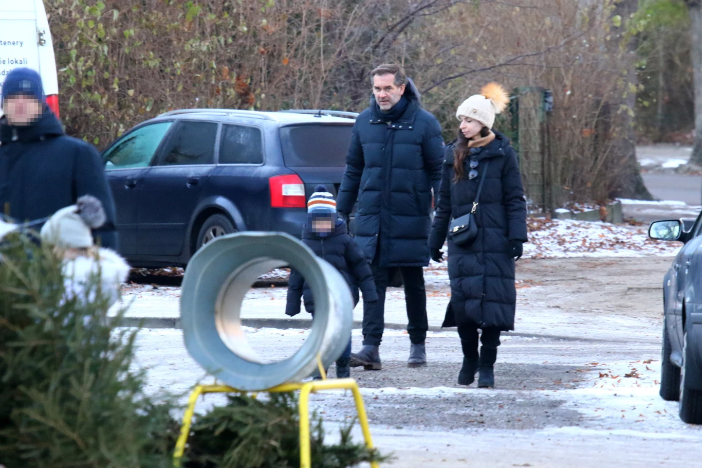 Marta Kaczyńska wybiera choinkę z synkiem i trzecim mężem, Piotrem Zielińskim 