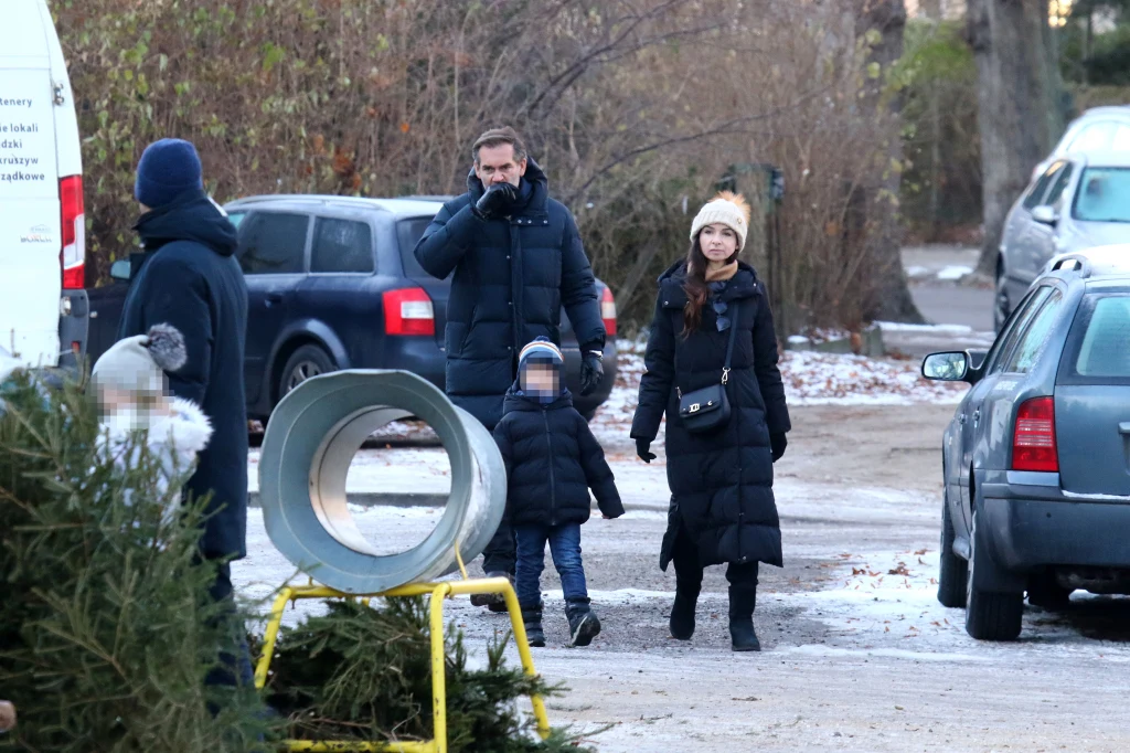 Marta Kaczyńska wybiera choinkę z synkiem i trzecim mężem, Piotrem Zielińskim 