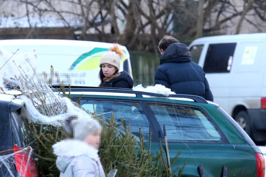 Marta Kaczyńska wybiera choinkę z synkiem i trzecim mężem, Piotrem Zielińskim 