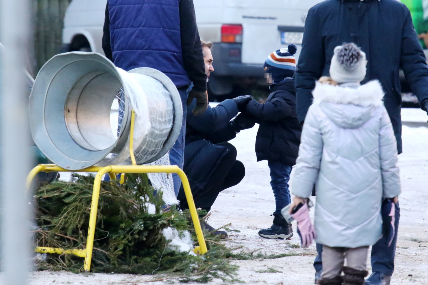 Marta Kaczyńska wybiera choinkę z synkiem i trzecim mężem, Piotrem Zielińskim 
