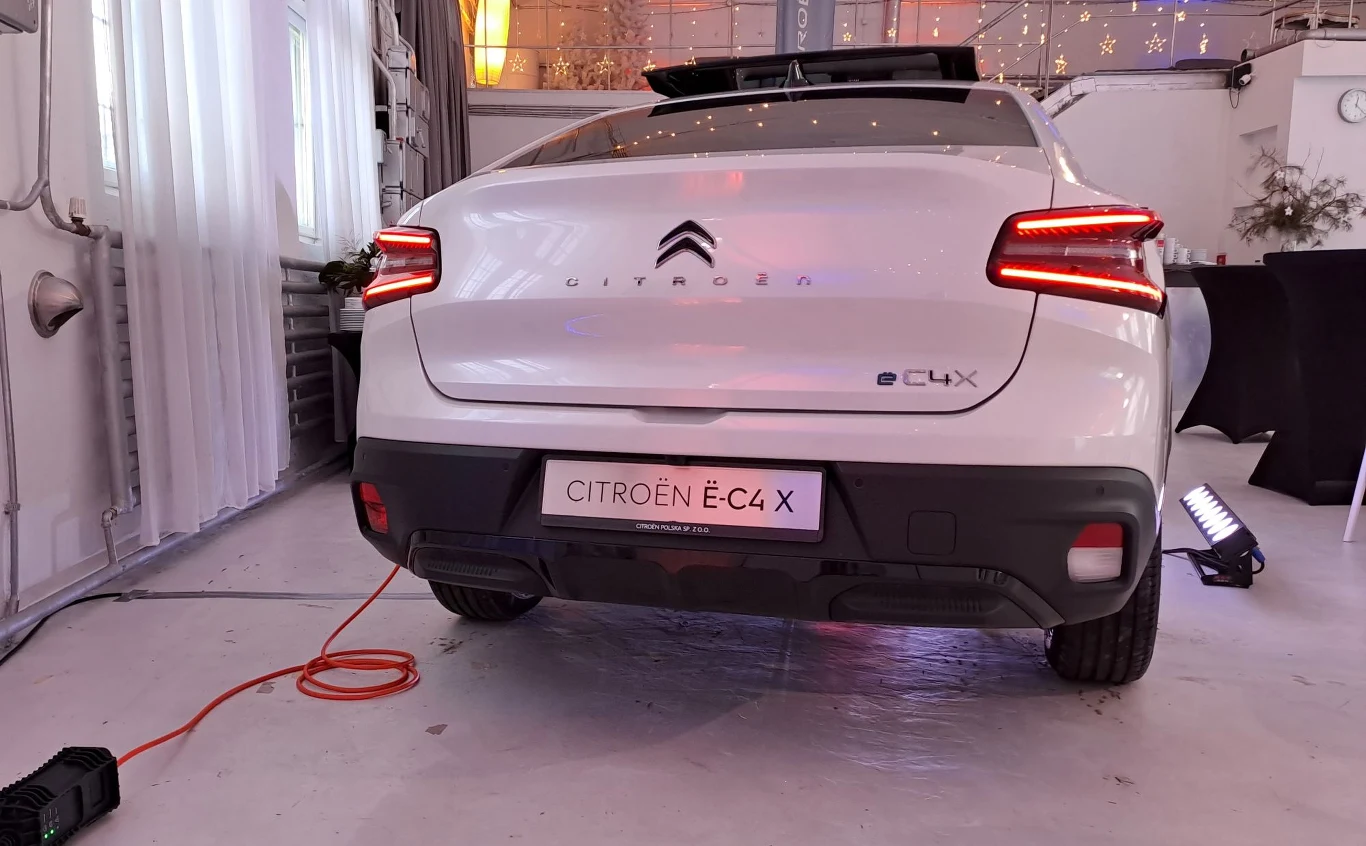 Citroen e-C4 X