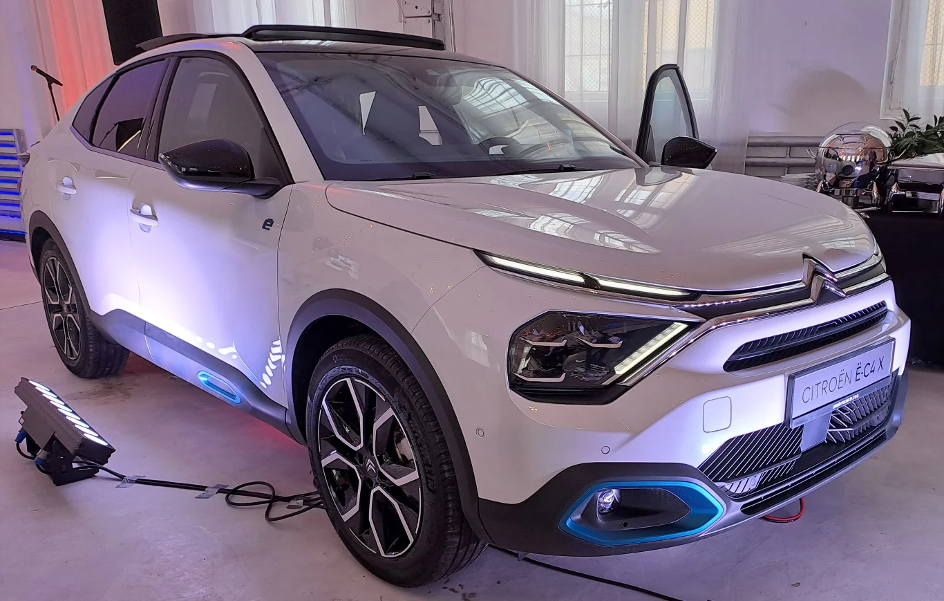 Citroen e-C4 X