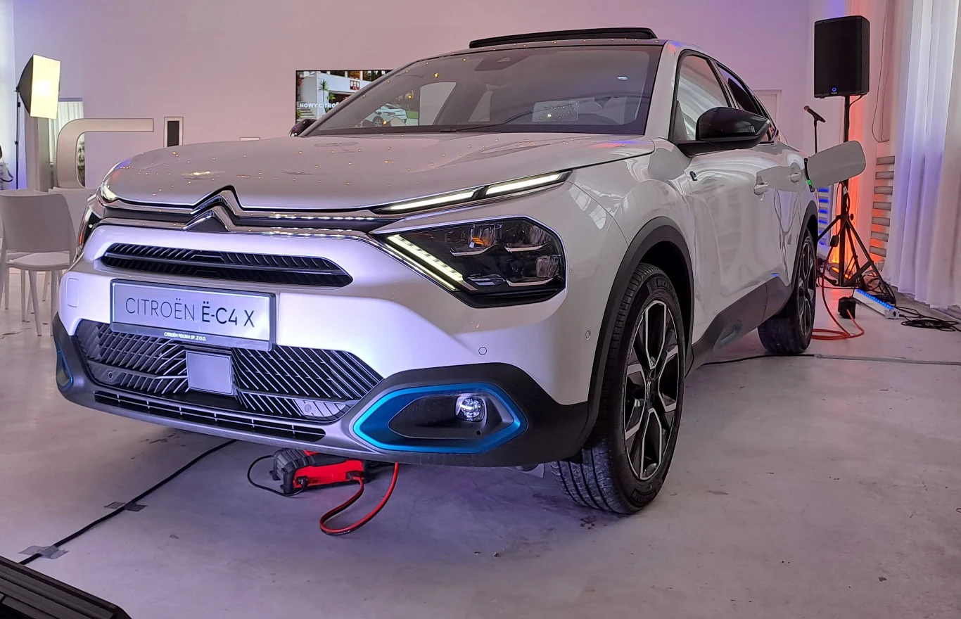 Citroen e-C4 X