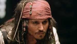 Johnny Depp jako Jack Sparrow w filmie "Piraci z Karaibów: Klątwa Czarnej Perły"