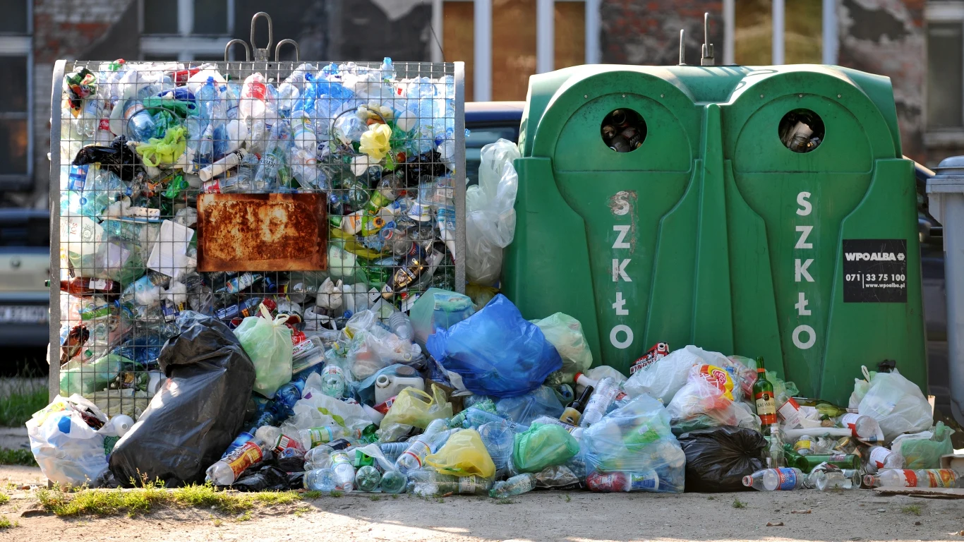 We Wrocławiu szykowane są duże podwyżki opłaty śmieciowej. Stawka za jedną osobę od nowego roku wyniesie 41,24 zł We Wrocławiu szykowane są duże podwyżki opłaty śmieciowej. Stawka za jedną osobę od nowego roku wyniesie 41,24 zł