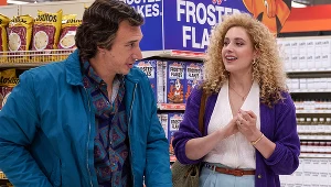 Adam Driver i Greta Gerwig w scenie z filmu "Biały szum"