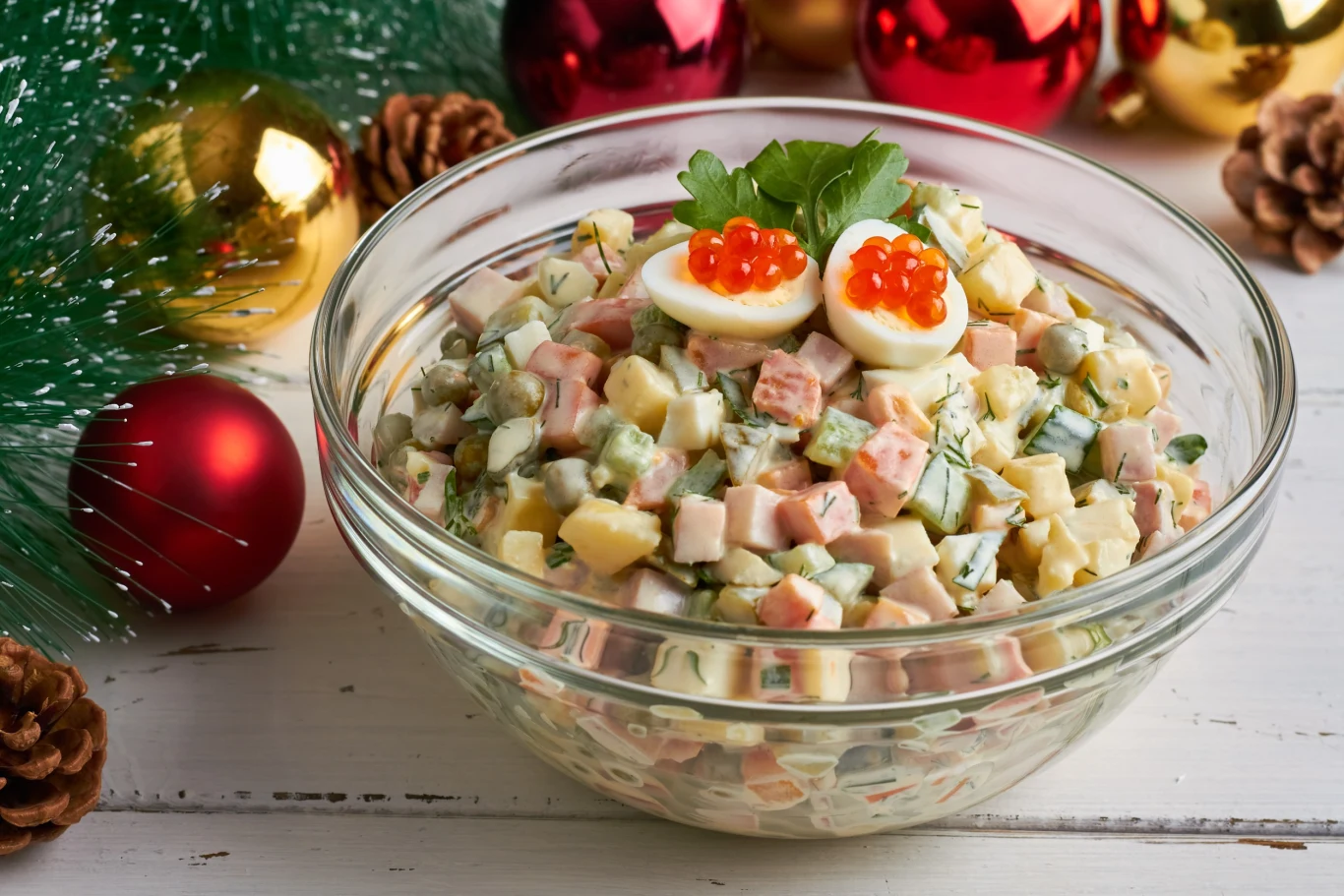 Niektórzy sałatkę jarzynową wzbogacają wędliną