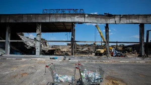 Polska będzie odbudowywać Ukrainę? Na zdj. zniszczone centrum handlowe na wschodzie Ukrainy. Zdj. ilustracyjne