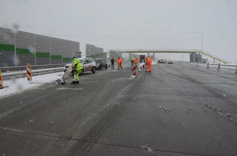 W dalszym ciągu kierowcy będą się poruszać po placu budowy 