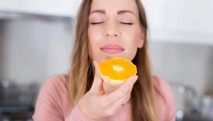 Kto nie powinien jeść owoców na czczo, a kto wieczorem? Wyjaśniamy