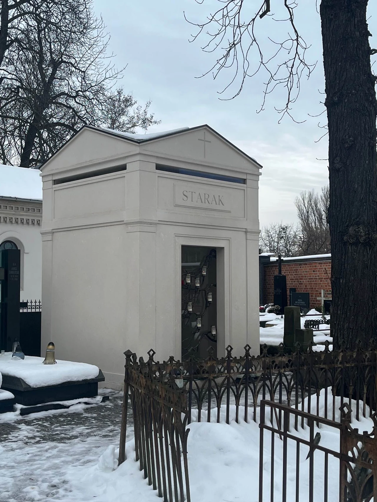 Tak dziś wygląda grobowiec Piotra Woźniaka-Staraka Tak dziś wygląda grobowiec Piotra Woźniaka-Staraka