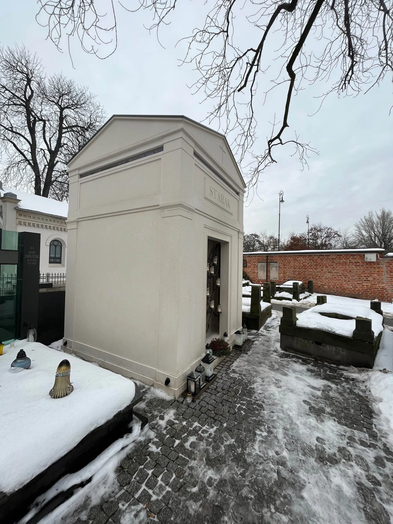 Tak dziś wygląda grobowiec Piotra Woźniaka-Staraka Tak dziś wygląda grobowiec Piotra Woźniaka-Staraka