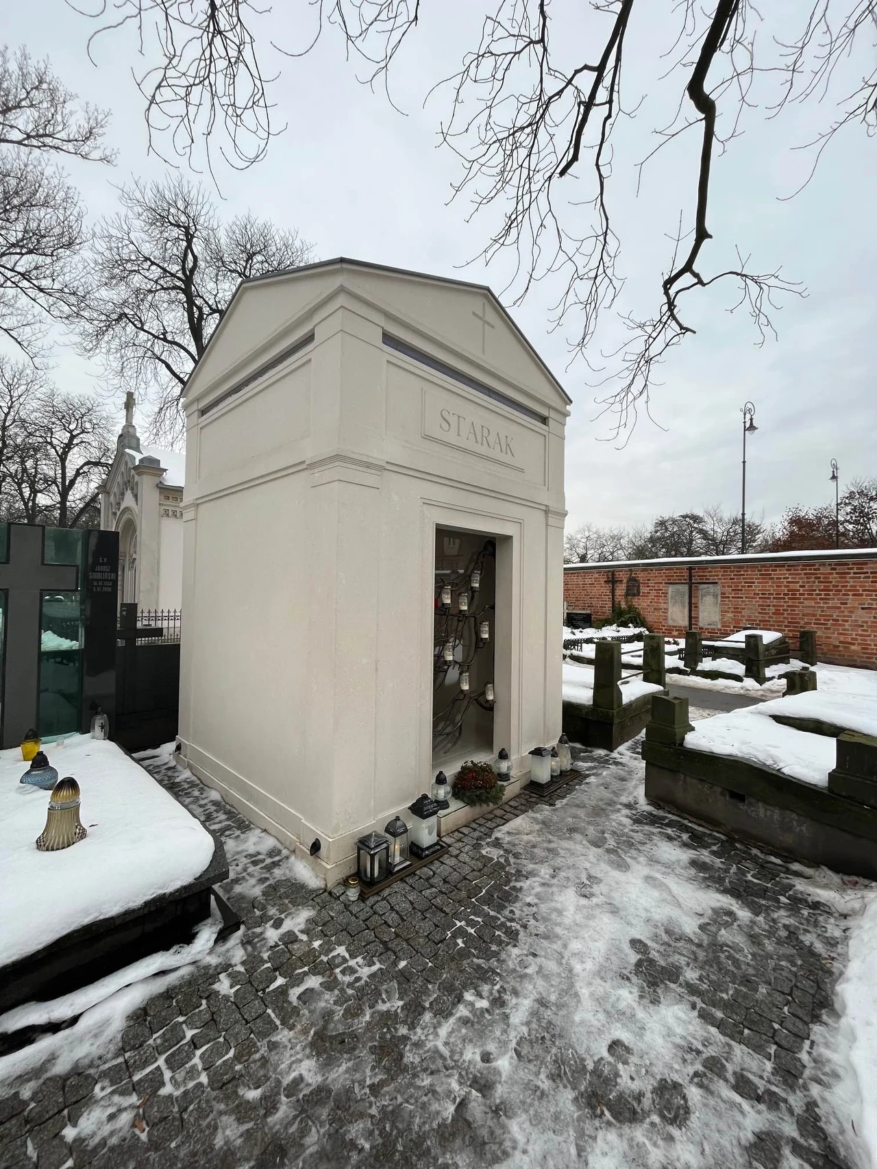 Tak dziś wygląda grobowiec Piotra Woźniaka-Staraka Tak dziś wygląda grobowiec Piotra Woźniaka-Staraka