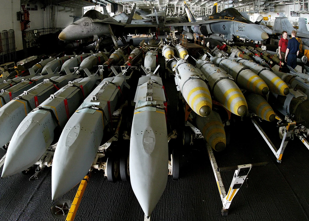 Zestawy JDAM (po prawej), zdj. ilustracyjne Zestawy JDAM (po prawej), zdj. ilustracyjne