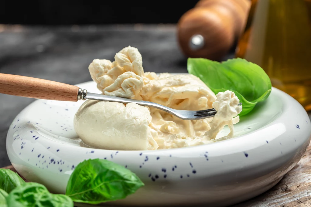 Zafunduj sobie kulinarną podróż do Włoch z serem burrata