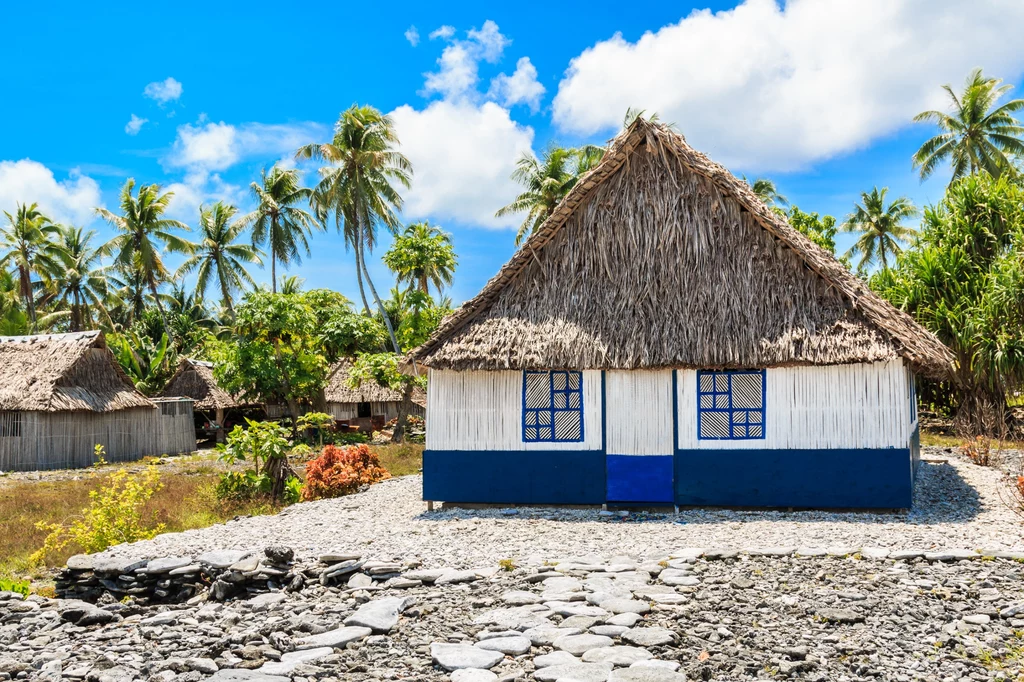 Typowa zabudowa na wyspach Kiribati.