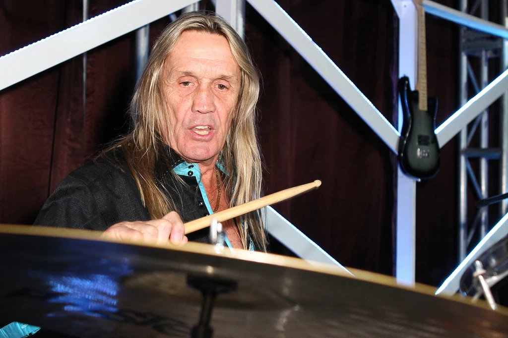 Nicko McBrain jest perkusistą Iron Maiden