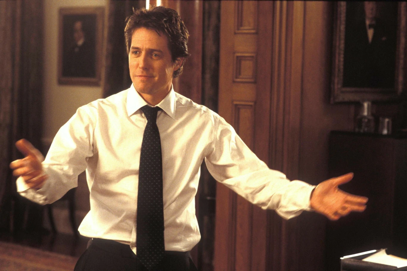 Hugh Grant w filmie "To właśnie miłość"