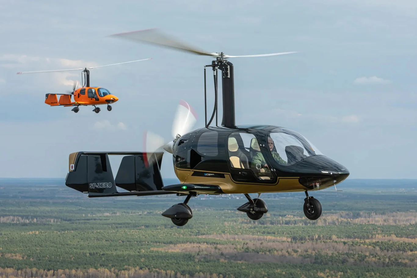 Każdy wiatrakowiec ARGON 915 iS może być wyposażony w Glass Cockpit (duży wyświetlacz z parametrami lotu, silnika oraz, mapą) firmy GARMIN lub Kanardia oraz radio i transponder na życzenie / zdjęcie: Manufaktura Lotnicza. Każdy wiatrakowiec ARGON 915 iS może być wyposażony w Glass Cockpit (duży wyświetlacz z parametrami lotu, silnika oraz, mapą) firmy GARMIN lub Kanardia oraz radio i transponder na życzenie / zdjęcie: Manufaktura Lotnicza.
