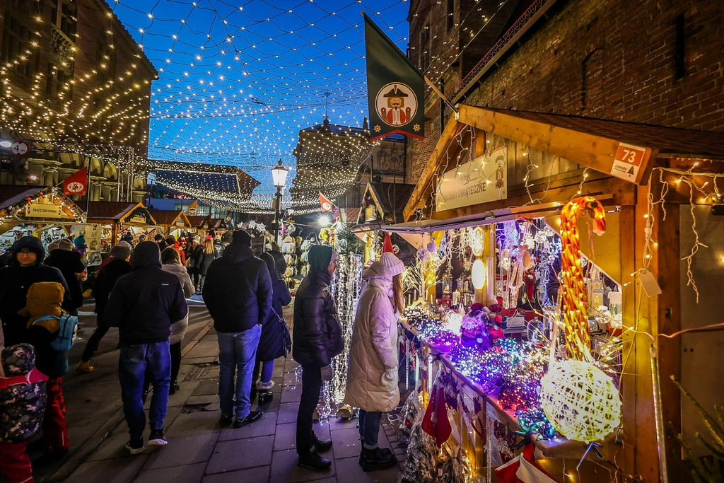 Jarmark bożonarodzeniowy na ulicach Gdańska mieni się całą gamą różnych kolorów