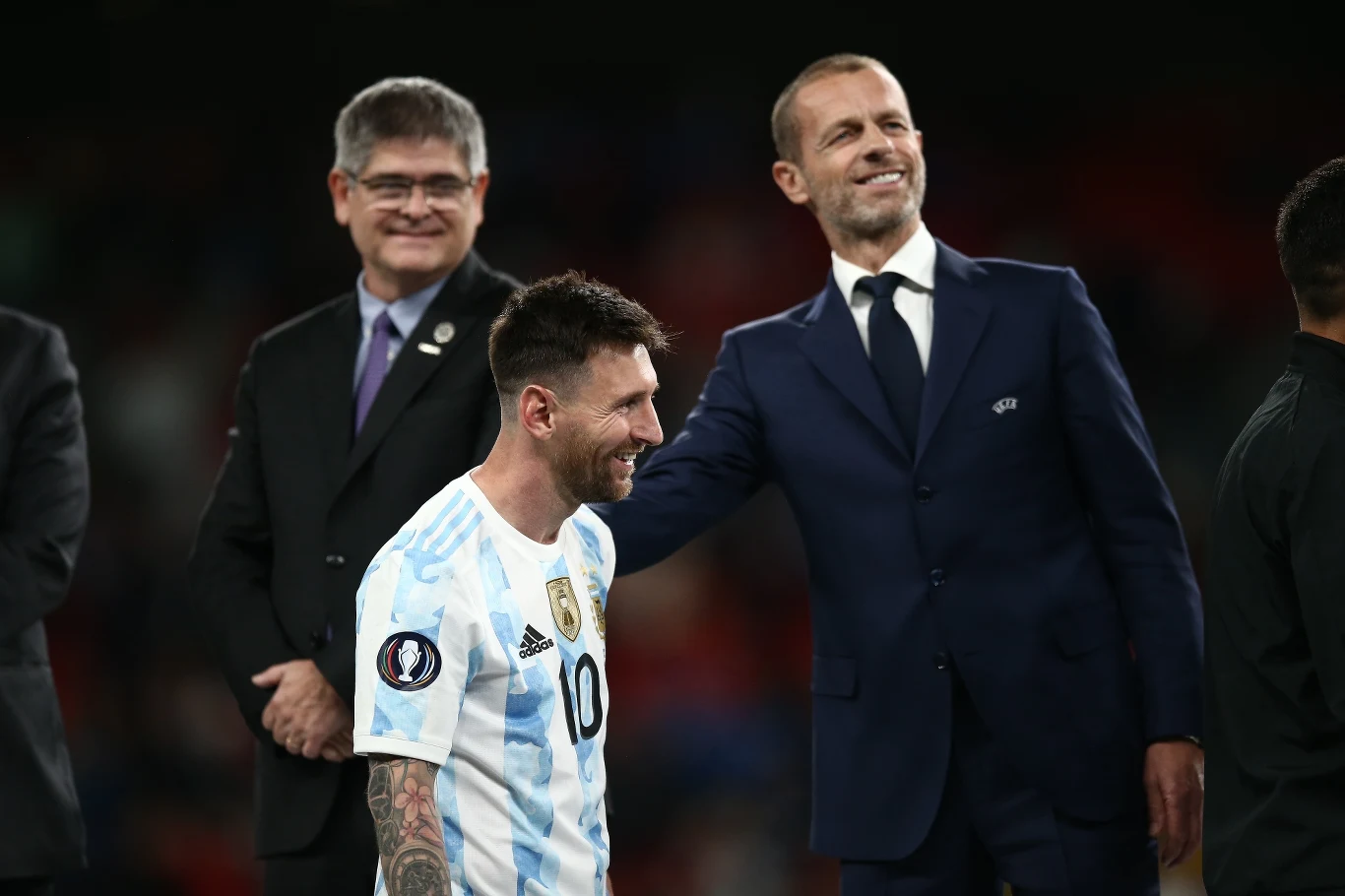 Szef UEFA Aleksander Ceferin i Lionel Messi