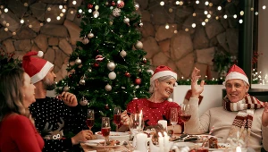 O co nie pytać w święta? Eksperci radzą, jak miło przeżyć czas z rodziną 