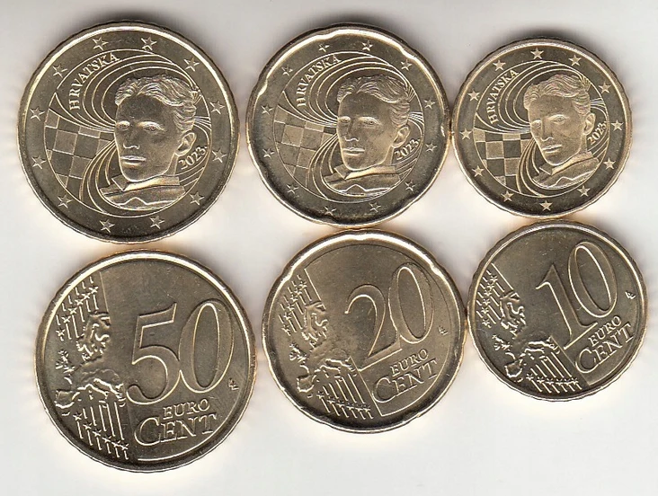 Wszystkie osoby, które corocznie wyjeżdżały na wakacje do Chorwacji, nie muszą się jednak martwić, że w ich portfelach pozostały z wcześniejszych wyjazdów kuny. Jeśli przyjedziecie do Chorwacji latem 2023 roku, będziecie mogli wymienić kuny na euro. Bezpłatna wymiana kun na euro będzie obowiązywać w Chorwacji przez cały 2023 rok. Wszystkie osoby, które corocznie wyjeżdżały na wakacje do Chorwacji, nie muszą się jednak martwić, że w ich portfelach pozostały z wcześniejszych wyjazdów kuny. Jeśli przyjedziecie do Chorwacji latem 2023 roku, będziecie mogli wymienić kuny na euro. Bezpłatna wymiana kun na euro będzie obowiązywać w Chorwacji przez cały 2023 rok.