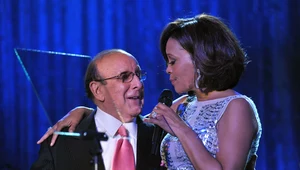 Clive Davis i Whitney Houston w lutym 2011 r. Rok później wokalistka zmarła w wieku 48 lat