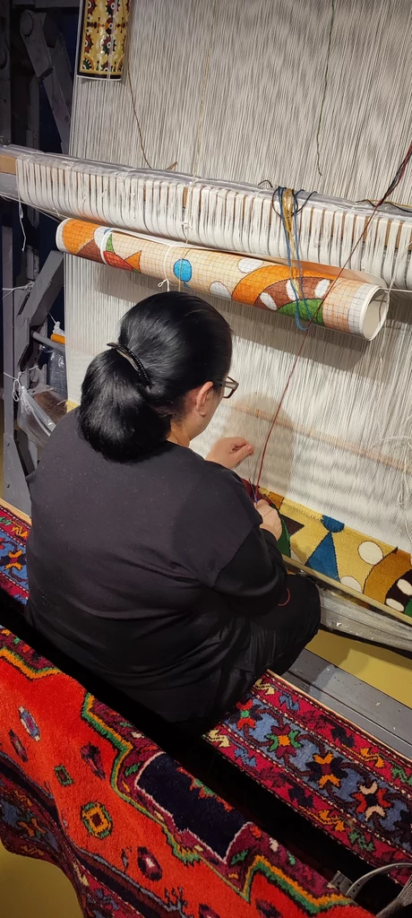 Tkanie azerbejdżańskich dywanów to prawdziwa sztuka 