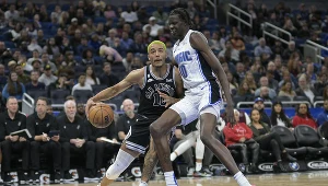 NBA. Jeremy Sochan i Bol Bol w trakcie meczu Orlando Magic - San Antonio Spurs