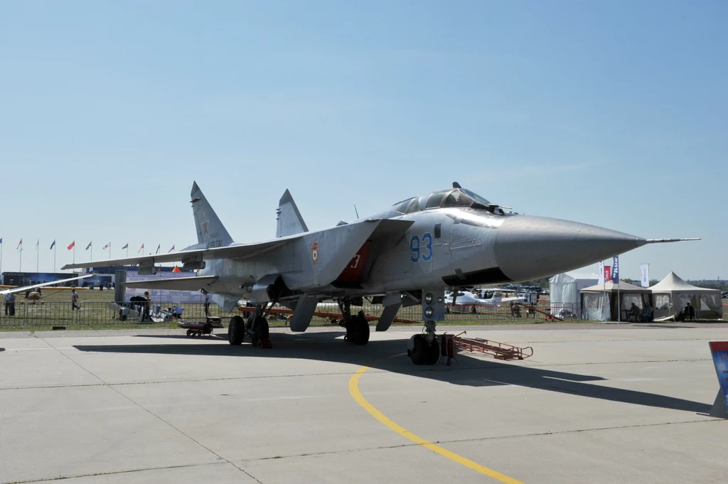 Na zdjęciu ciężki myśliwiec przechwytujący MiG-31. Na zdjęciu ciężki myśliwiec przechwytujący MiG-31.