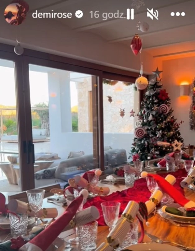 Demi Rose pokazała swój udekorowany świątecznie dom na InstaStories 