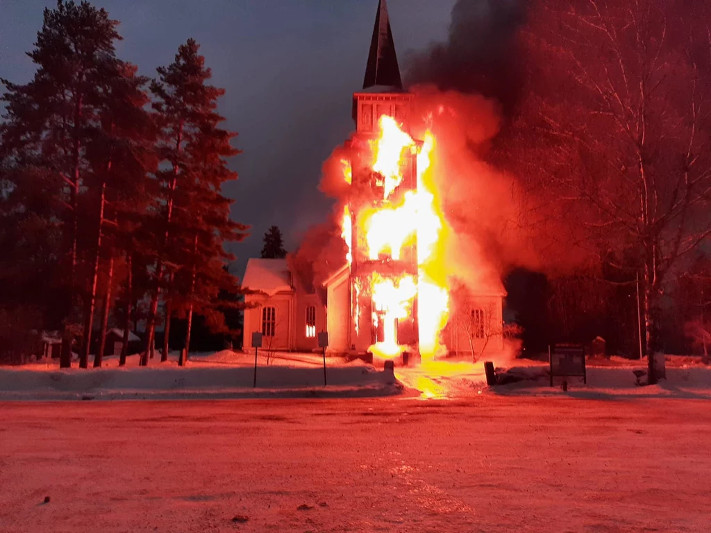 Spłonął zabytkowy kościół w Finlandii Spłonął zabytkowy kościół w Finlandii