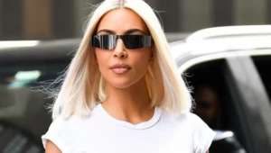 Kim Kardashian znów eksponuje wdzięki. Show skradła jednak fryzura