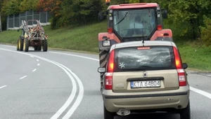 Czy można wyprzedzić traktor na podwójnej ciągłej linii?