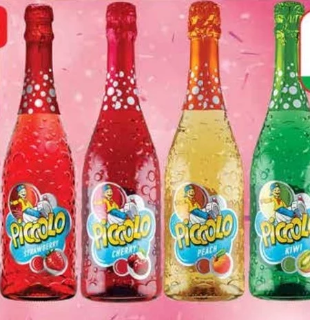 Piccolo Napój bezalkoholowy gazowany o smaku truskawkowym 750 ml