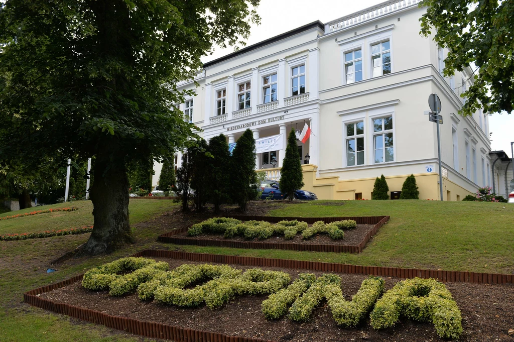 Doskonale zachowany budynek Międzynarodowego Domu Kultury w Parku Chopina zdo dziś pełni ważną rolę w kulturalnym życiu miasta