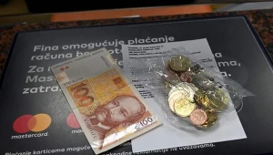 Chorwacki Bank Narodowy umożliwił obywatelom wymianę kuny na euro, aby stopniowo przyzwyczaić ich do używania euro, które staje się oficjalną walutą w Chorwacji 1 stycznia 2023 r. 