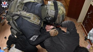 Mężczyznę udało się obezwładnić, gdy na miejsce dotarli kontrterroryści